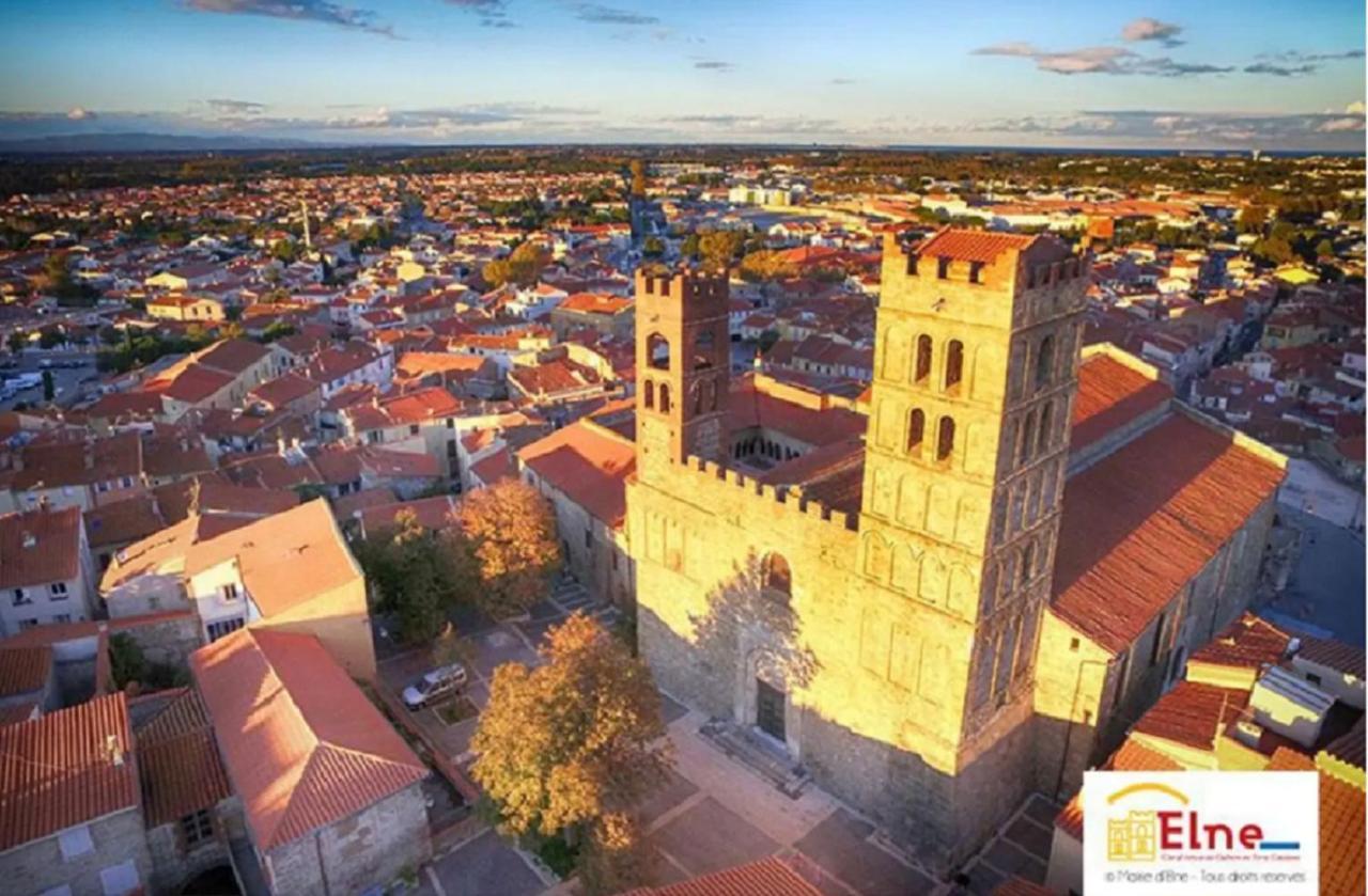 Maison Au Pied De La Cathedrale Villa Elne Bagian luar foto