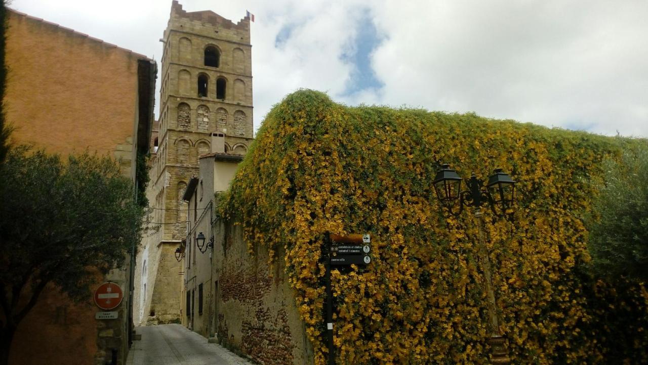 Maison Au Pied De La Cathedrale Villa Elne Bagian luar foto