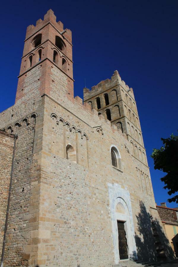 Maison Au Pied De La Cathedrale Villa Elne Bagian luar foto