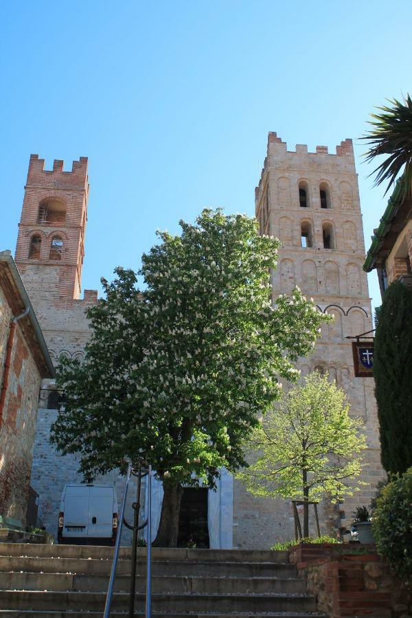 Maison Au Pied De La Cathedrale Villa Elne Bagian luar foto