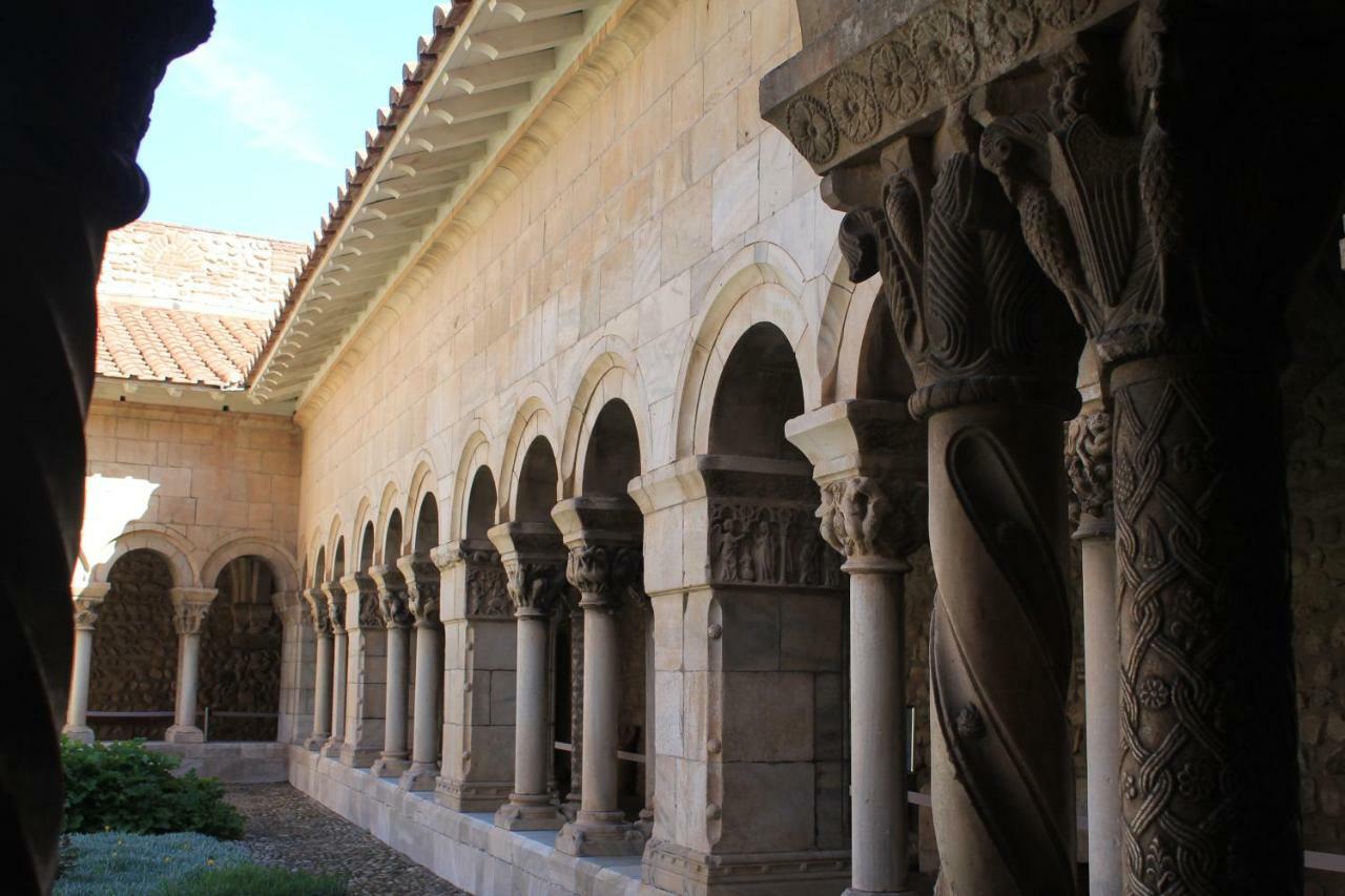 Maison Au Pied De La Cathedrale Villa Elne Bagian luar foto