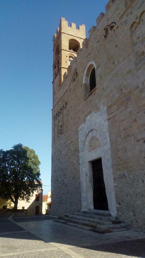 Maison Au Pied De La Cathedrale Villa Elne Bagian luar foto